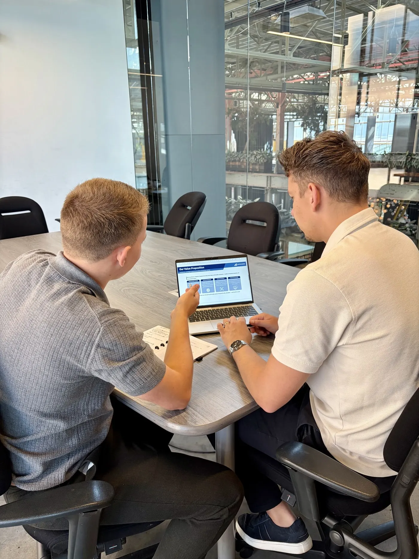 Chris Noordhoek and Dennis van der Heijden working at Datavore